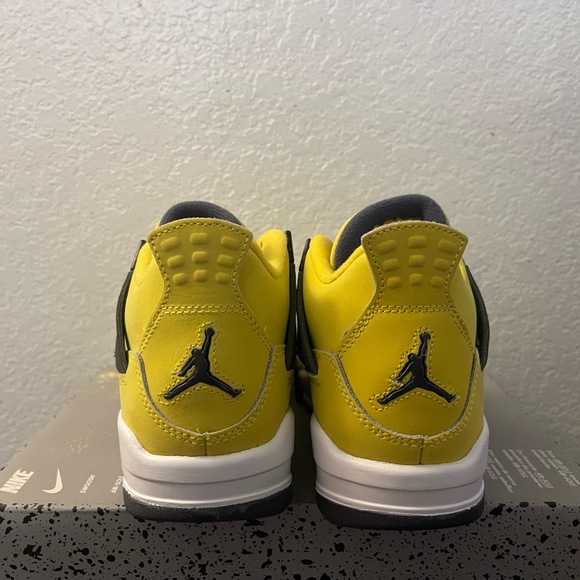 Air Jordan 4 Retro GS 'Lightning' 2021 408452-700 4Y Women's Size 5.5 - Picture 4 of 7